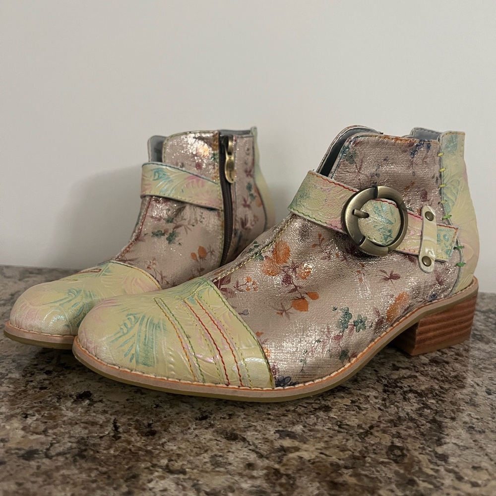 L’ARTISTE Women Boots